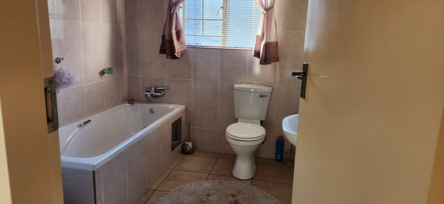 3 Bedroom Property for Sale in Waterval East North West